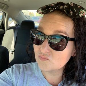 Meet your Posher, Candice